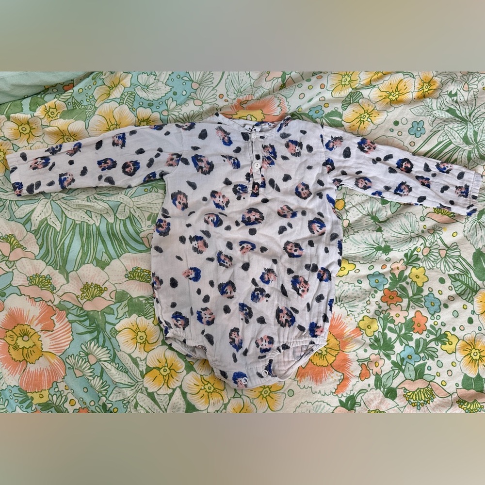 Noe & Zoe Berlin lightweight Bodysuit w/ Leopard Print 12-18 months